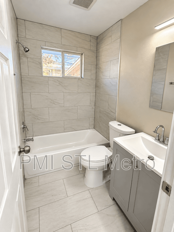 St. Louis House: 127 Brigadoon Cir