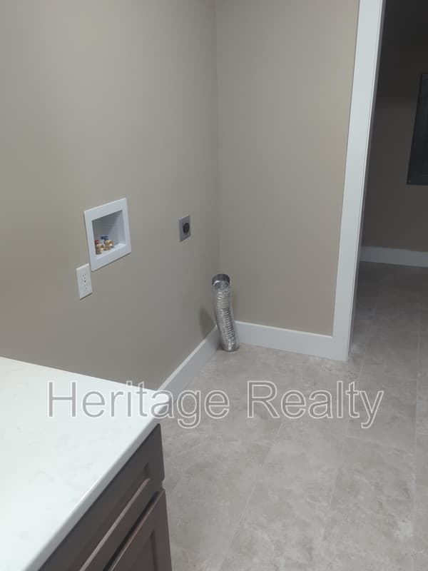 Knoxville House: 8108 Bennington Drive Northwest