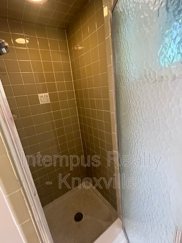 Knoxville House: 10917 Sonja Dr