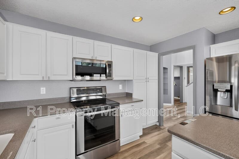 Rio Rancho House: 233 Nicklaus Drive Southeast