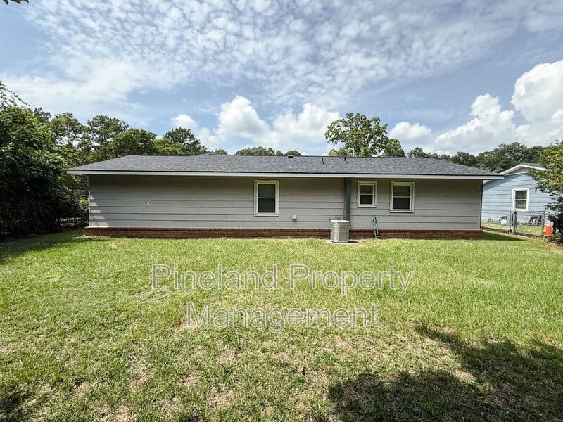 Fayetteville House: 2233 Delta Dr