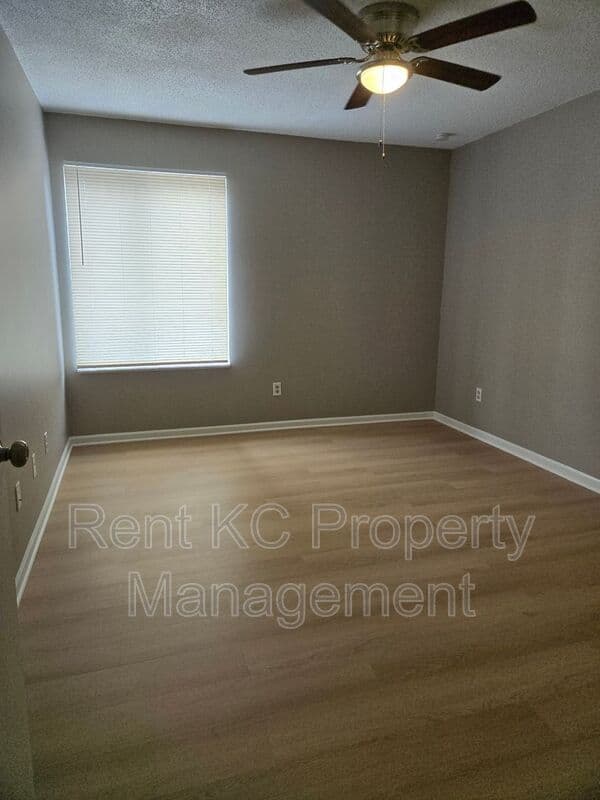 Smithville Condo: 208 W. Main Street
