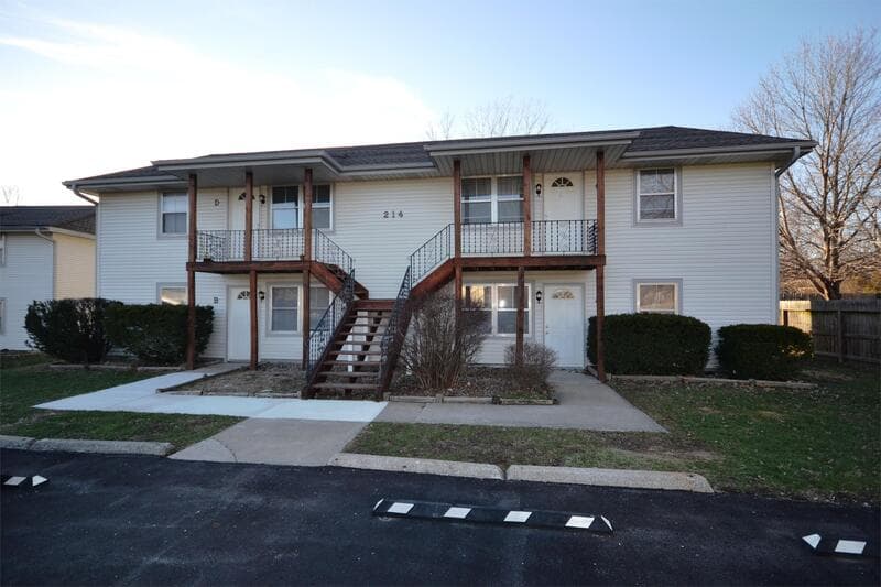 Lee's Summit Condo: 214 SE Wingate St - A