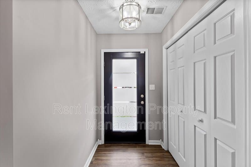 Lexington House: 3534 Cave Hill Place