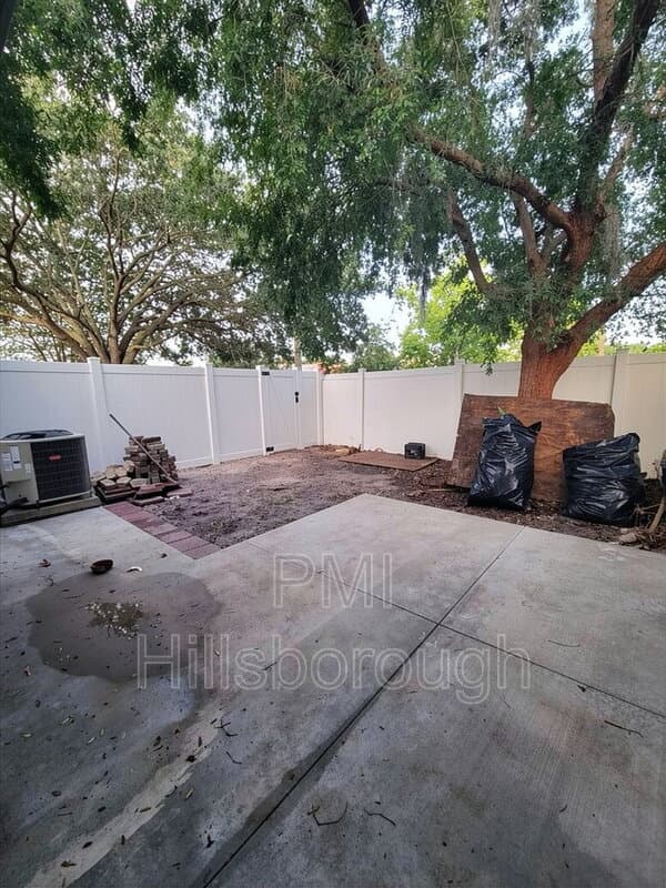 Brandon House: 914 Burlwood Street