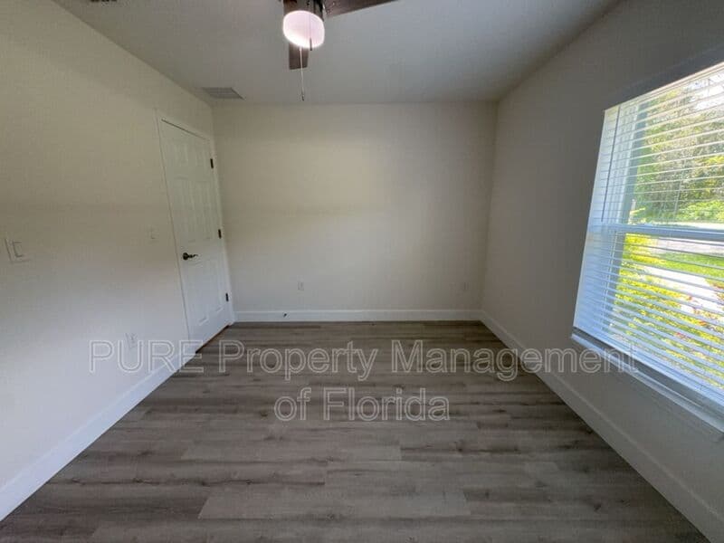 Ocala House: 11165 NW 7th Street