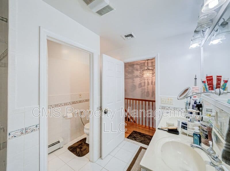 Carteret House: 74 Markowitz St