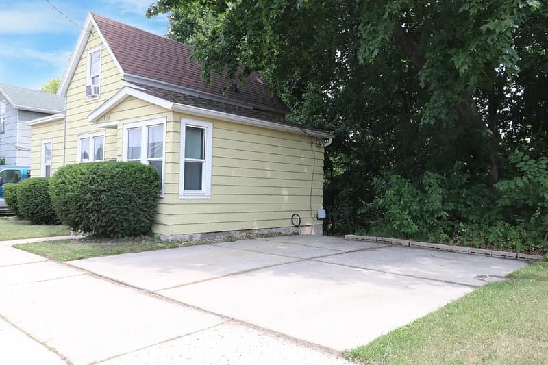 Sheboygan Falls House: 738 Broadway Street