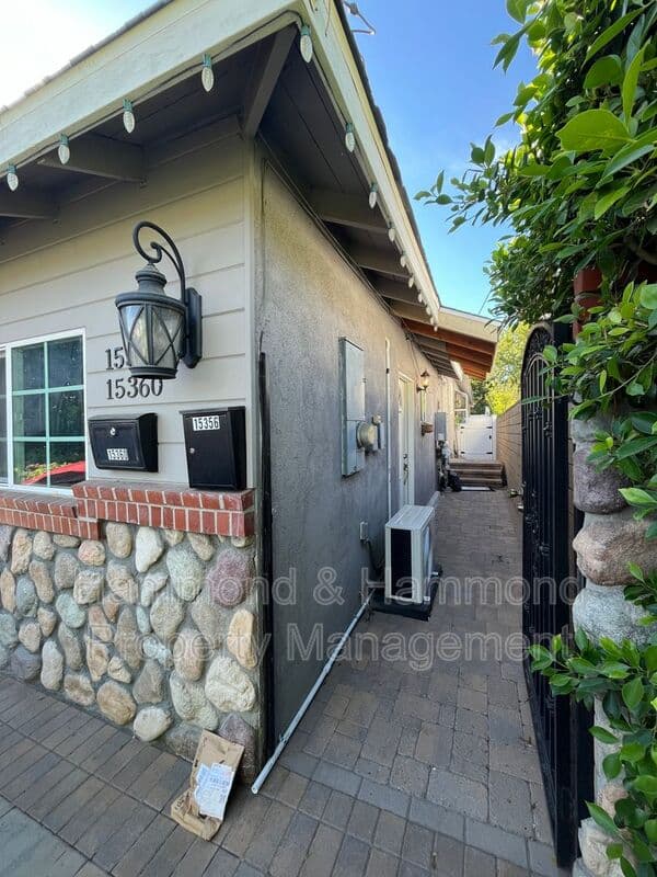 Van Nuys House: 15360 Leadwell St.