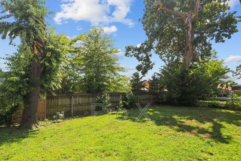 Bentonville House: 809 Carson Drive