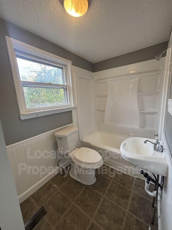 Lawrence House: 1338 Brook Street