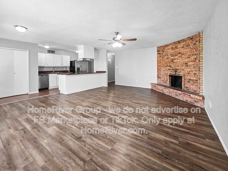 North Richland Hills House: 6905 Mid Cities Blvd