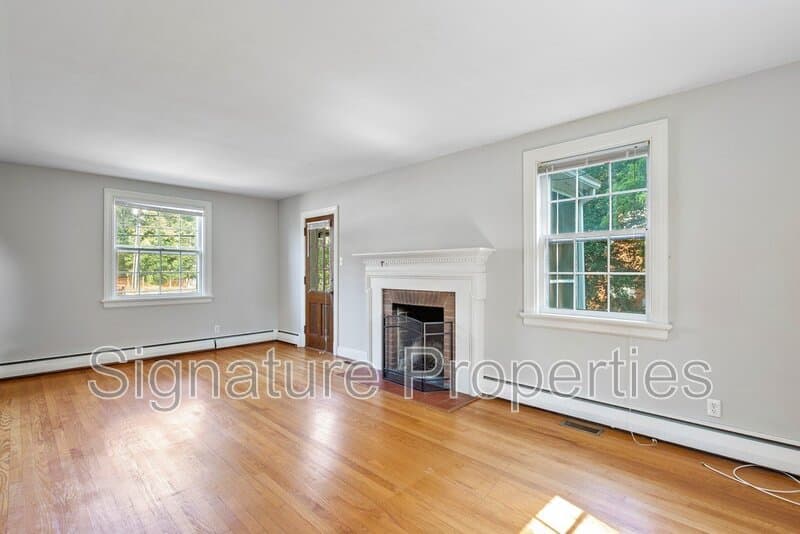 Richmond House: 6731 Forest Hill Ave