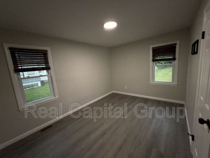 Glenville House: 397 Ballston Rd