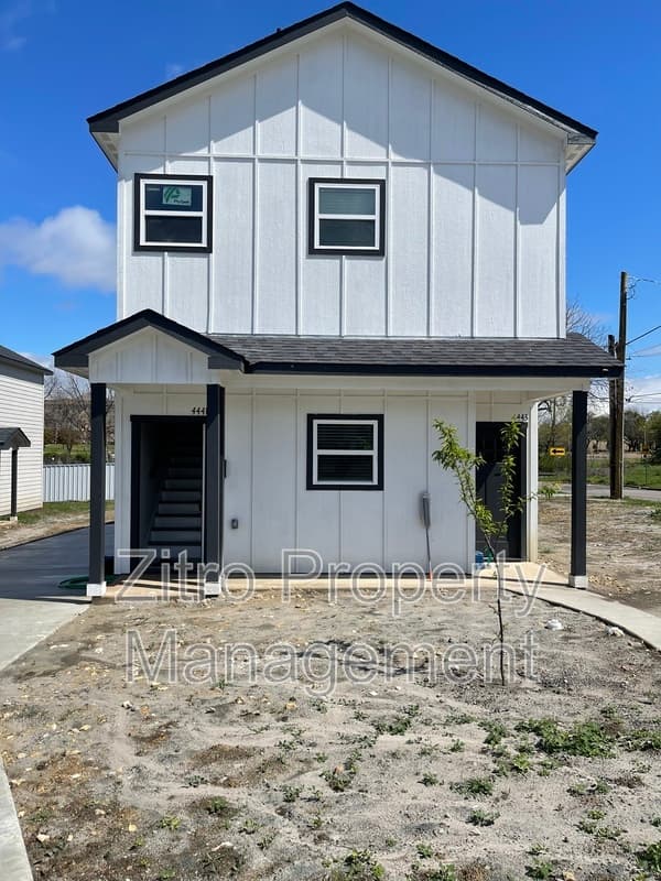 Fort Worth House: 4443 Wayside Ave