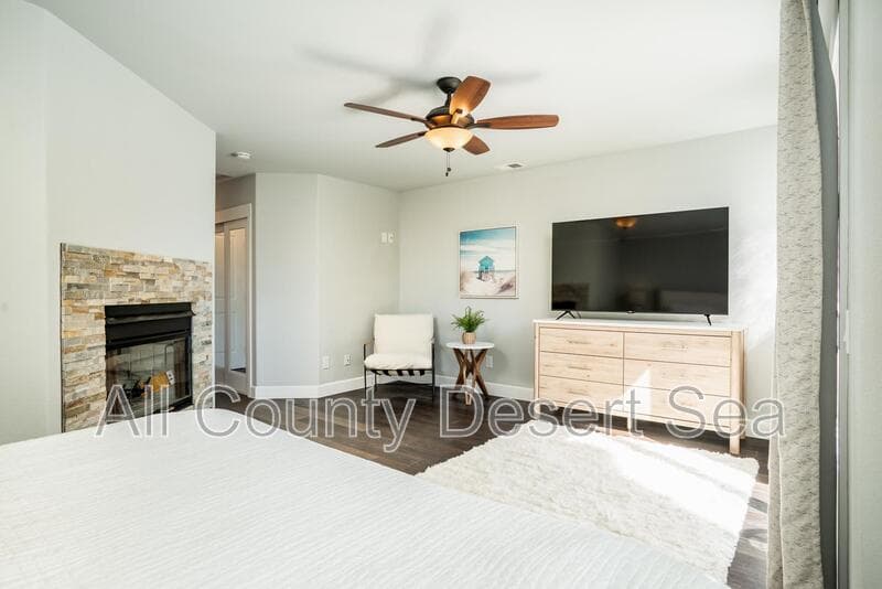 Huntington Beach House: 621 8th St