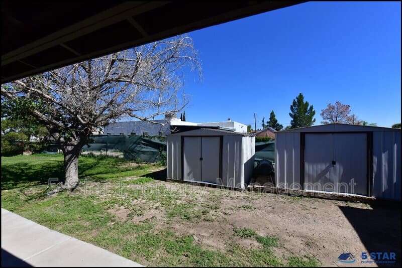 El Paso House: 7817 West Dr