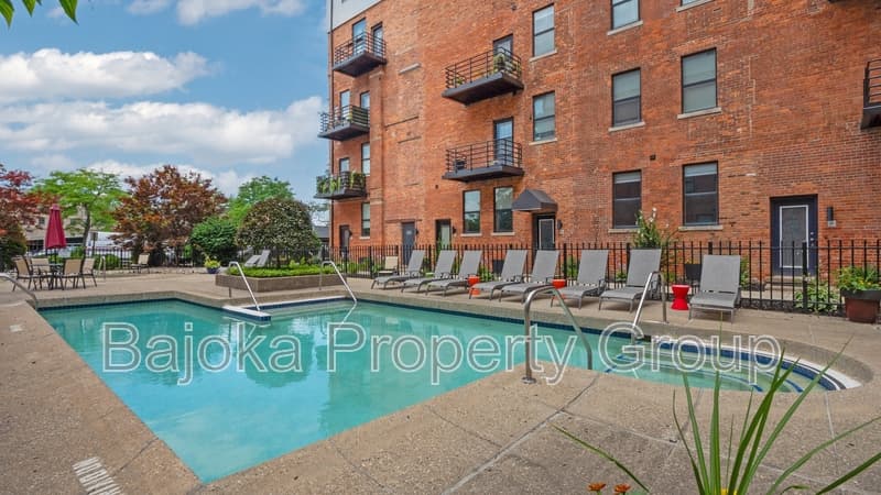 Detroit Condo: 6533 East Jefferson Avenue - 224