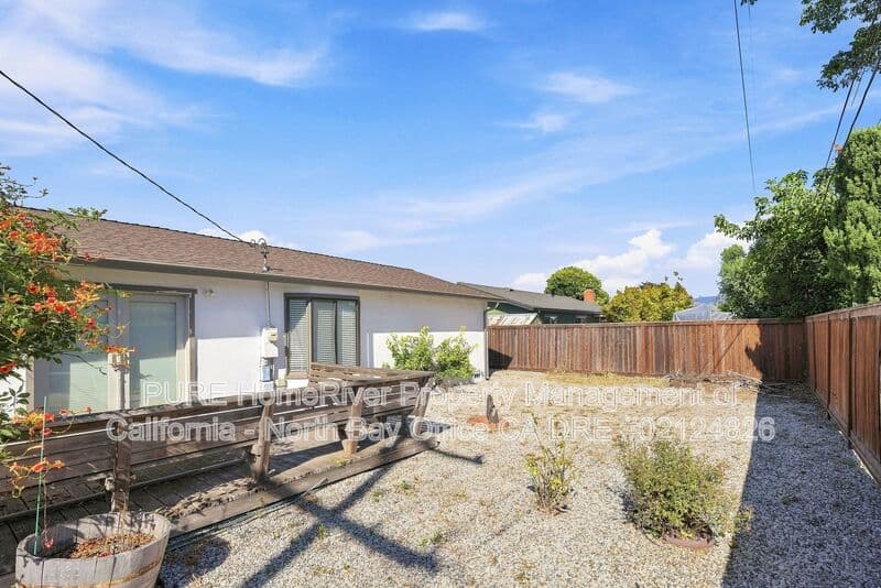 Rohnert Park House: 257 Allan Avenue