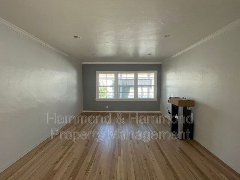 North Hollywood Condo: 11685 Chandler Blvd.