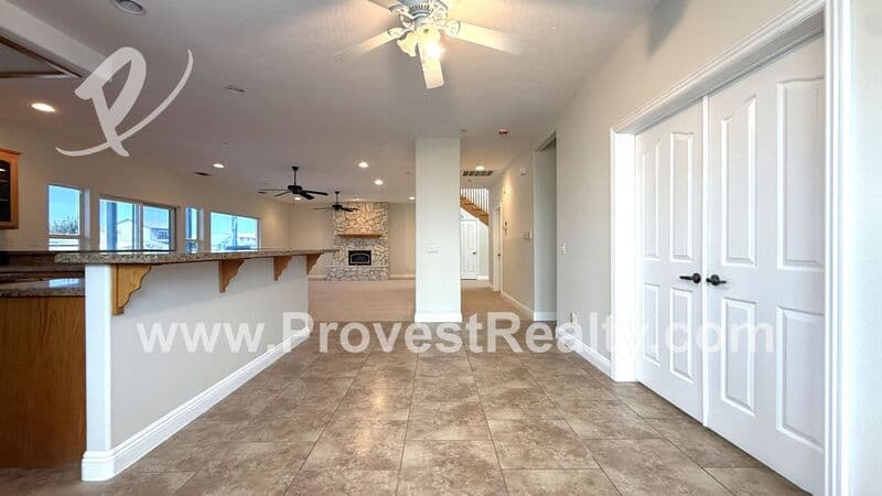 Victorville House: 18064 Mariner Dr