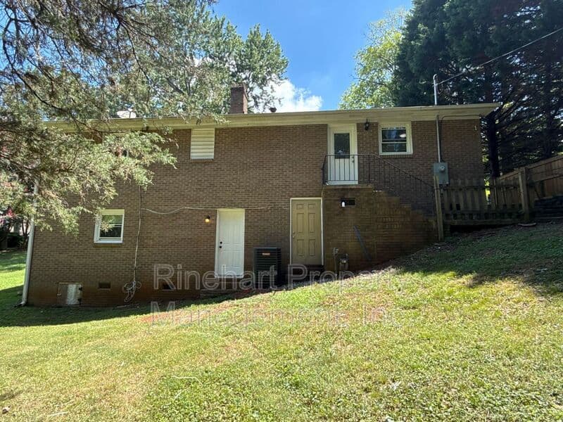 Rock Hill House: 645 Greenbriar Avenue