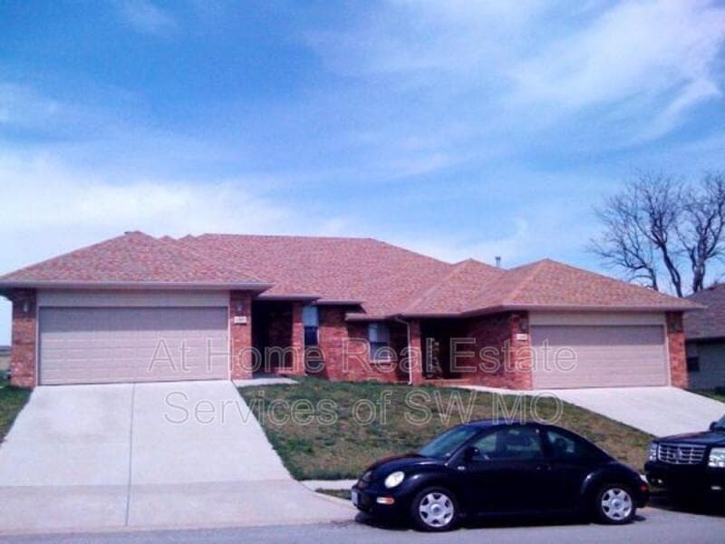 Ozark Condo: 2303 W Parkview