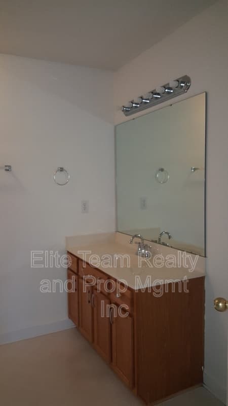 Charlotte House: 8209 Lamplighter Pl