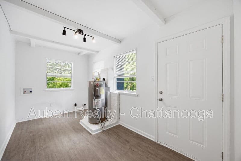 East Ridge House: 3826 Kingwood Circle
