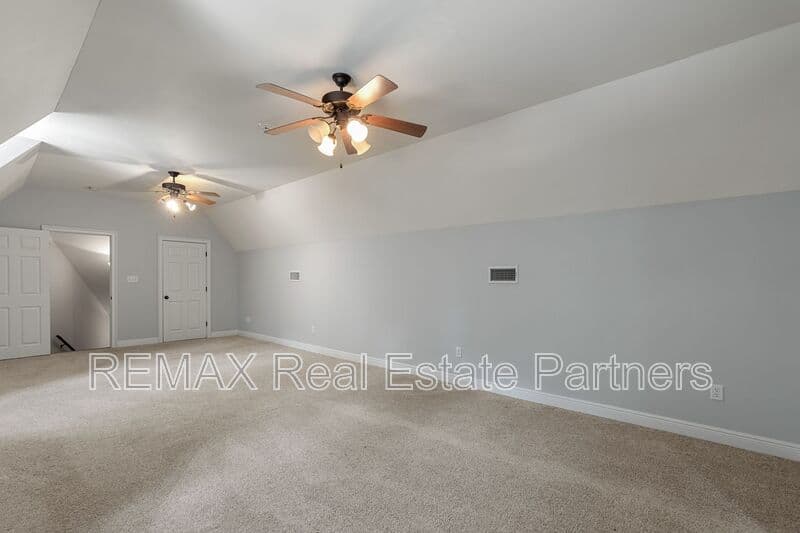 Sumrall House: 107 Raybourn Rd