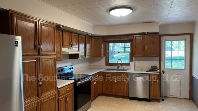 Athens House: 818 Cedar Springs Road