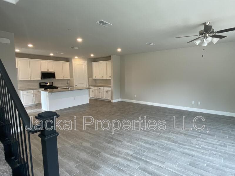 Euless Townhome: 801 Ponds Edge Lane