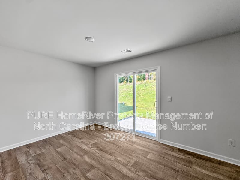Winston Salem House: 4716 Mount Hope Dr
