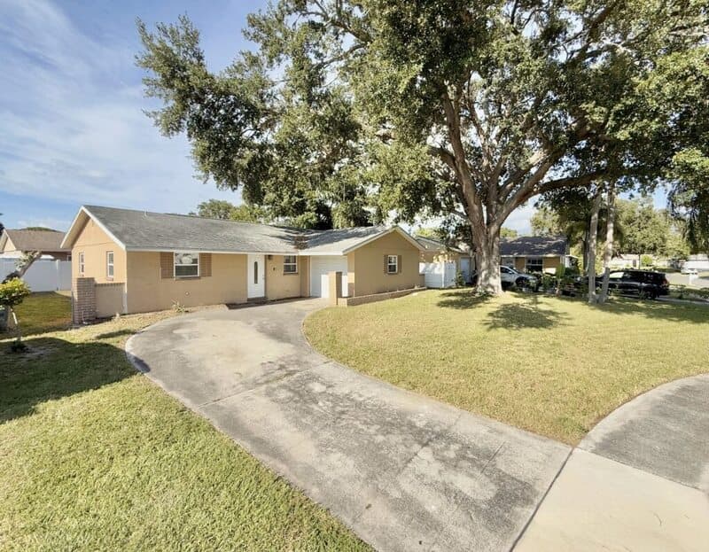 St. Petersburg House: 6943 Buhrley Terrace North