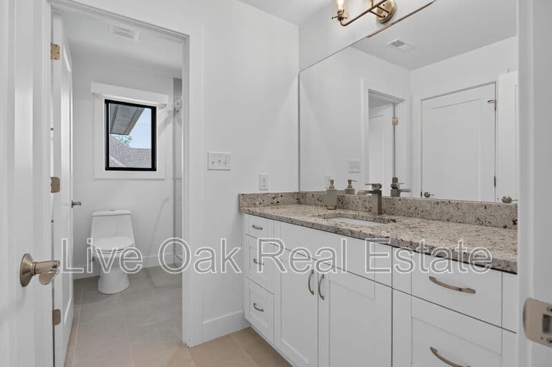 Virginia Beach House: 1316 Lambeth Lane
