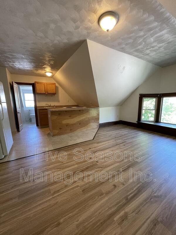 Burlington Condo: 134 Buell st - 6
