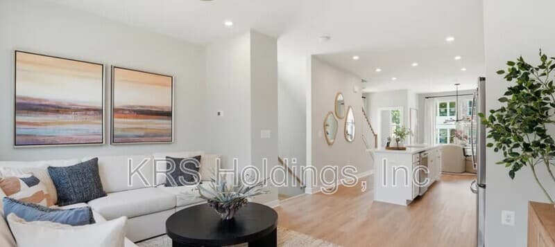 Woodbridge Townhome: 3738 District Dr.