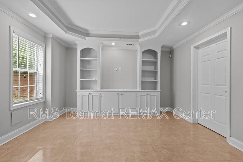 Duluth House: 2315 Hiawassee Dr