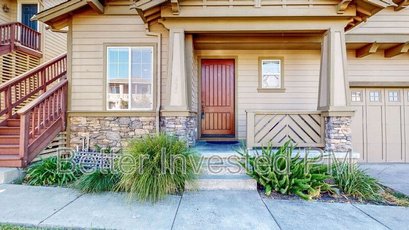 Santa Rosa House: 1363 Gordon Ln
