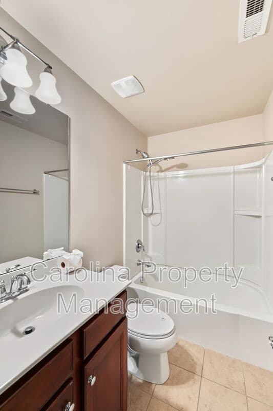 Charlotte House: 15422 Canmore St
