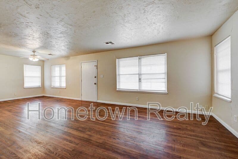 Oklahoma City House: 7201 S Walker Ave