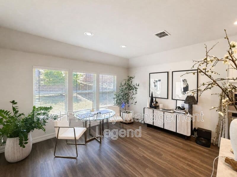 Aubrey House: 2812 Ranger Ln