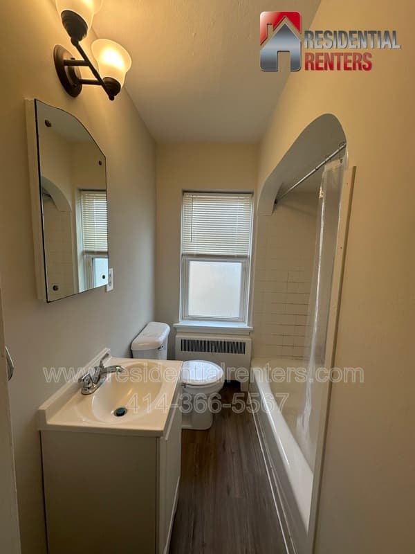 West Allis Condo: 8020 W Becher Street