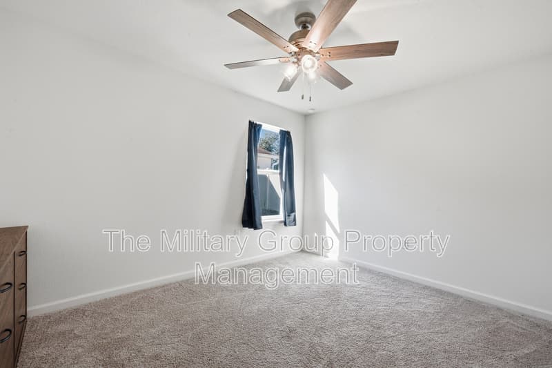 Jacksonville House: 6506 Sandler Lakes Drive