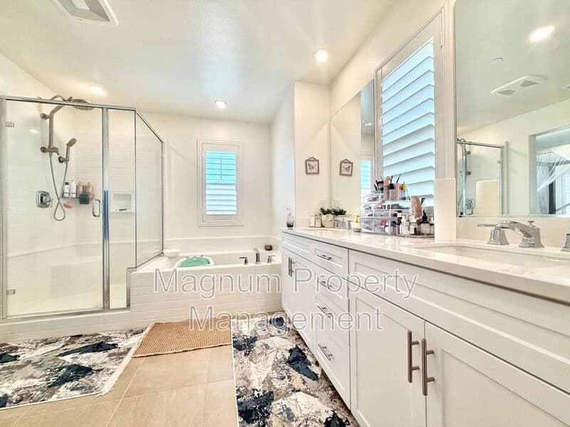 Lake Elsinore House: 970 Helena Ridge