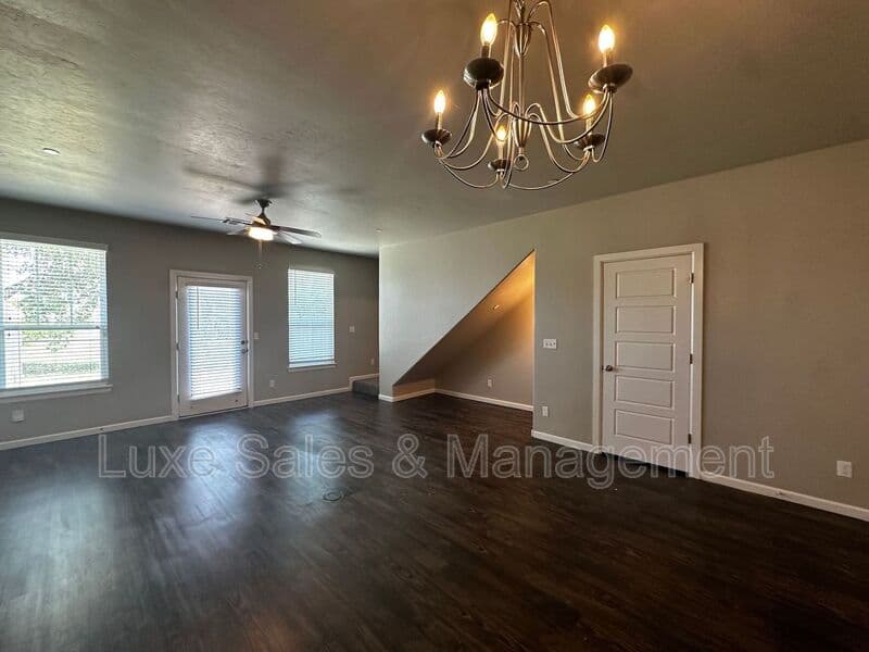 Moore House: 745 SW 14th St