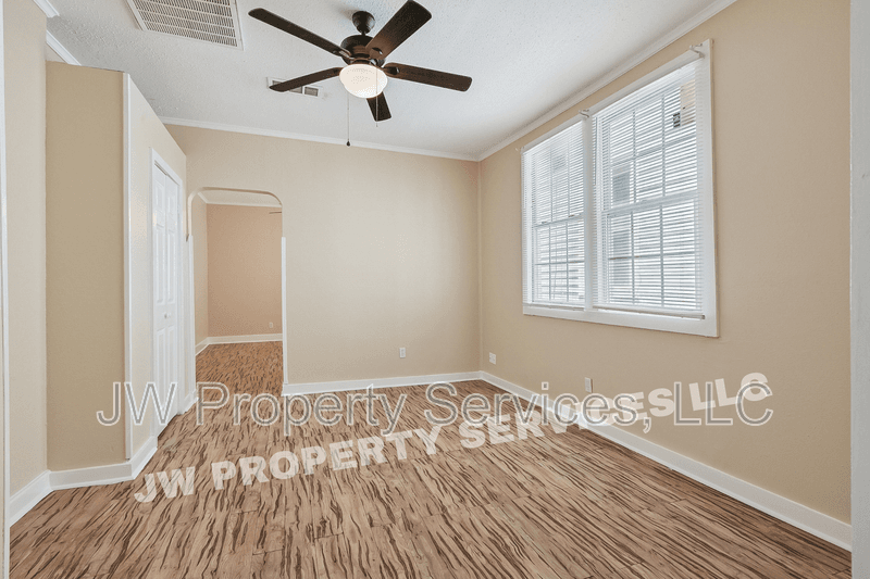New Orleans House: 914 - 16 Hagan Ave.