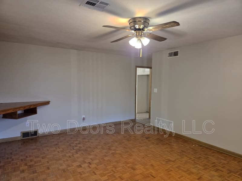 Midwest City House: 3225 N. Ridgewood Dr.