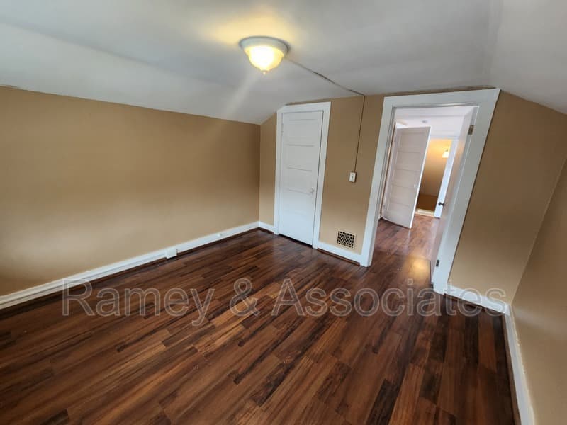 Louisville House: 3635 Taylor Blvd