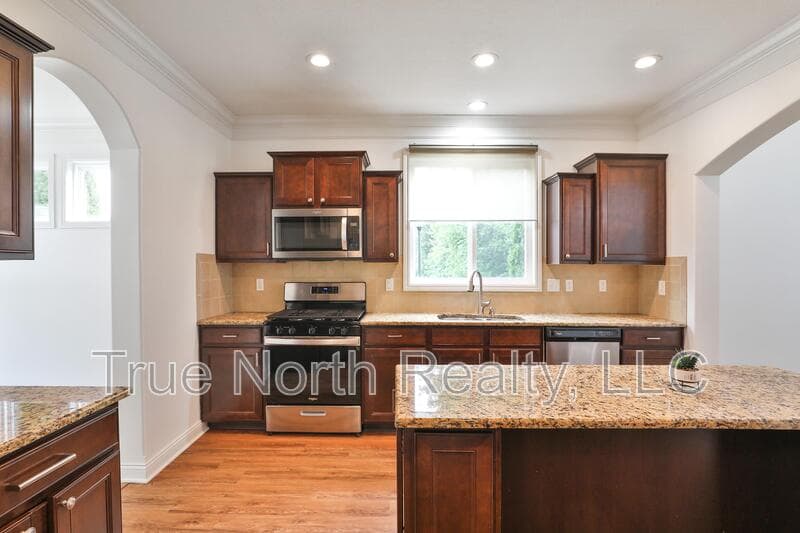 Lewis Center House: 319 Kastlekove Drive